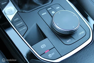 BMW 1 Serie BMW 1-serie 118i M Sport High Executive, Sportstoelen, Carplay, Pdc voor + achter, Stoelverwarming, Cruise, Clima. - afbeelding nr 12