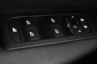 Volvo XC40 Volvo XC40 1.5 T3 R-Design | Stoel & stuurverwarming |  Trekhaak | Camera | Navigatie | Achterbankverwarming | Leder/Alcantara | Full LED - afbeelding nr 33
