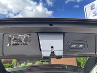 Volvo XC60 Volvo XC60 2.0 T6 Plug-in hybrid 340 pk AWD R-Design Trekhaak Panoramadak Camera Bliss Full Led Koplampen Harman Kardon Audio Stoel+ stuur + voorruitverwarming  1e Eigenaar Pine Grey Metallic - afbeelding nr 27