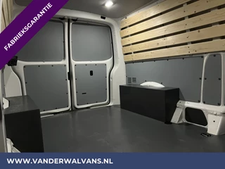 Volkswagen Transporter Volkswagen Transporter 2.0 TDI L2H1 Fabrieksgarantie Euro6 # Airco | Apple Carplay | Trekhaak | Cruisecontrol Android Auto, Parkeersensoren, Sidebars, Bijrijdersbank - afbeelding nr 9