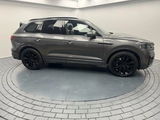 Volkswagen Touareg Volkswagen Touareg 3.0 TSi DSG R-Line 4Motion Navigatie-Pano-Elektr.Trekhaak-Achterasbesturing-Adapt.Cr.Contr-Carplay-Clima-Camera-Stoel/Stuurverwarming-Luchtvering-Headup - afbeelding nr 30