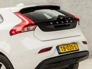 Volvo V40 Automaat (NAVIGATIE, CLIMATE, CAMERA, DIGITAL COCKPIT, SPORTSTOELEN, PARKEERSENSOREN, CRUISE, NIEUWSTAAT) - afbeelding nr 11