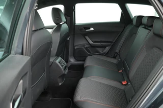 SEAT Leon SEAT Leon 1.5 eTSI FR Intens | Stoel & stuurverwarming |  Adaptive cruise | Trekhaak | Carplay | Sfeerverlichting | Camera | Navigatie - afbeelding nr 6