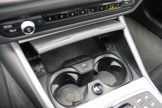 BMW 3 Serie BMW 3-serie Touring 320e Business Edition Plus|PlugInHybride|Camera|PDC|AppleCarPlay|20