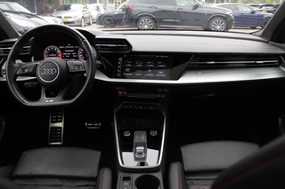Audi A3 Audi A3 Limousine 30 TFSI S edition / Panoramadak / Camera / Head-up / Luxe Leder / B&O / Carbon spoiler / Dodehoek / Navigatie / ACC / DAB - afbeelding nr 2