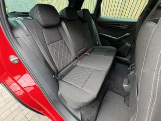Škoda Karoq Skoda Karoq 1.5 TSI Sportline Automaat | Stoelverwarming | Apple CarPlay | LED verlichting | Trekhaak uitklapbaar | Adaptieve cruise control | Dode hoek detectie | Voorruitverwarming | Parkeersensoren voor en achter | Achteruitrijcamera - afbeelding nr 46
