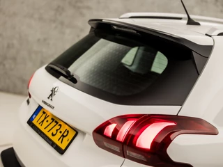 Peugeot 2008 Automaat (APPLE CARPLAY, NAVIGATIE, CAMERA, CLIMATE, CRUISE, SPORTSTOELEN, PARKEERSENSOREN, NIEUWE APK, NIEUWSTAAT) - afbeelding nr 31