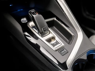 Peugeot 5008 Automaat (APPLE CARPLAY, MEMORY SEATS, STOELVERWARMING, LEDER, 360 CAMERA, KEYLESS, GETINT GLAS, DAB+, NIEUWE APK, NIEUWSTAAT) - afbeelding nr 11