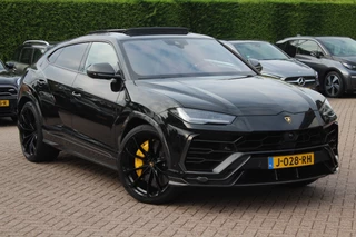 Lamborghini Urus Lamborghini Urus 4.0 V8 / NL Auto! / Full Carbon / Keramisch / B&O / Pano / 360Camera / Head-up / 23'' / Stoelventilatie / Massage - afbeelding nr 1