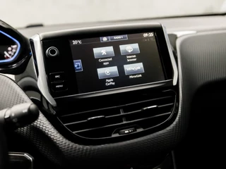 Peugeot 208 Peugeot 208 1.2 PureTech Sport (PANORAMADAK, APPLE CARPLAY, GROOT NAVI, CAMERA, CLIMATE, SPORTSTOELEN, GETINT GLAS, CRUISE, NIEUWSTAAT) - afbeelding nr 25