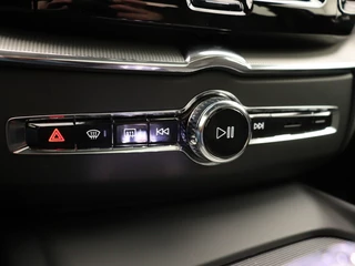 Volvo XC60 Volvo XC60 T6 PLUG-IN HYBRID PLUS DARK SCHUIFDAK CAMERA HARMAN KARDON ACC B - afbeelding nr 27