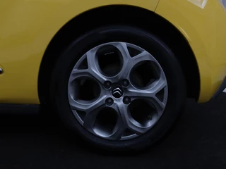 Citroën DS3 Citroen DS3 Cabrio 1.2 PureTech So Chic | Stoelverwarming | Vouwdak |  Vouwdak | Navigatie | Climate control | Parkeerhulp | Cruise control | Bluetooth - afbeelding nr 27