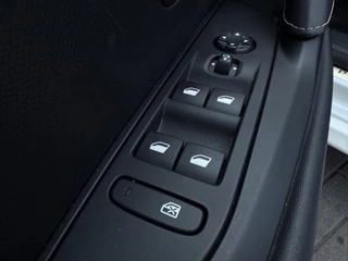 Peugeot 208 Peugeot 208 1.2 PureTech GT-LINE | SFEERVERLICHTING | 360 CAMERA | APPLE CARPLAY | AUTOMAAT - afbeelding nr 8