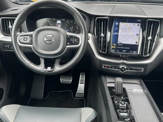 Volvo XC60 Navigatie Panoramadak Luchtvering Camera Head Up Display Leder Dashboard Carplay Elek. Stoel 19 Inch Velgen Stoelverwarming Standkachel On Call 1e Eigenaar Plug In Hybride BTW Auto - afbeelding nr 10