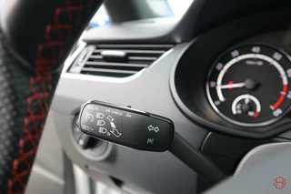 Škoda Octavia Skoda Octavia Combi 2.0 TSI RS DSG 220 PK / 1e eig / Stoelverwarming / Cruise / Xenon - afbeelding nr 24