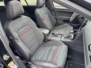 Volkswagen Golf Volkswagen Golf 2.0 TSI GTI Performance Pano Alcantara Virtual - afbeelding nr 19