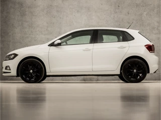 Volkswagen Polo Volkswagen Polo 1.0 Sportline (APPLE CARPLAY, GROOT NAVI, LM VELGEN, SPORTSTOELEN, CRUISE, LED ACHTERLICHTEN, NIEUWE APK, NIEUWSTAAT) - afbeelding nr 2
