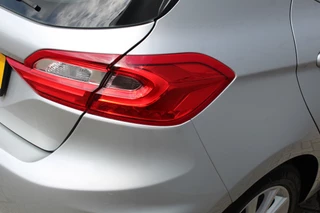 Ford Fiesta Ford Fiesta 1.0-100pk EcoBoost Titanium 5drs. Uiterst nette, luxe en zuinige Ford Fiesta. Voalautm. airco, Cruise control, Navigatie, LM wielen, Metallic lak, Parkeersensoren achter, Telefoonvoorb., Lane assist etc. - afbeelding nr 28