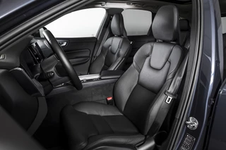 Volvo XC60 Volvo XC60 2.0 T6 Plug-in hybrid AWD Plus Dark | S/K-Panodak | Dig. Cockpit | Adapt. Cruise | Memory Stoelen | Elek. Klep | Stoel-+stuurverw. | 360 Camera | Harman/Kardon | NAV+App. Connect | LM 19