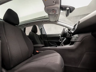 Peugeot 308 Peugeot 308 SW 1.2 PureTech Sport (PANORAMADAK, APPLE CARPLAY, GROOT NAVI, PARKEERSENSOREN, SPORTSTOELEN, GETINT GLAS, CRUISE, LANE ASSIST, NIEUWE APK, NIEUWSTAAT) - afbeelding nr 8