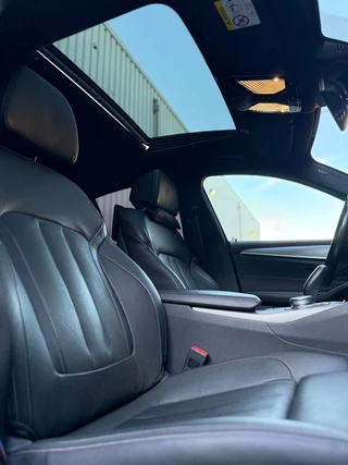 BMW 5 Serie BMW 5-serie M550i xDrive M-Pakket|Pano|Softclose|B&W|Alcantara|360|Leder - afbeelding nr 32