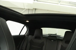 Mercedes-Benz A-Klasse Mercedes-Benz A-klasse 250e AMG Night | Panoramadak | Adaptive cruise |  Carplay | Stoelverwarming | Camera | Leder/Alcantara | Full LED | Sfeerverlichting | Navigatie - afbeelding nr 9
