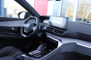 Peugeot 5008 Peugeot 5008 1.2 130PK AUTOMAAT GT PACK BUSINESS | PANORAMISCH SCHUIF/KANTEL DAK | AFNEEMBARE TREKHAAK | ALCANTARA BEKLEDING | FULL LED KOPLAMPEN | FOCAL AUDIO | 19