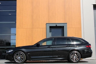 BMW 5 Serie BMW 5-serie Touring 520i M-Sport | Comfortstoelen | Org. NL - afbeelding nr 2