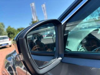 Volkswagen T-Roc Volkswagen T-Roc 1.5 TSI Sport | Pano | Trekhaak | Stoelverwarm - afbeelding nr 11