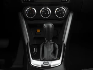 Mazda 2 Mazda 2 1.5 SA-G 90pk Aut. Homura | Camera | Apple Carplay/Android Auto | Stoel- en stuurverwarming | Climate Control | Blind Spot | Donker glas achter - afbeelding nr 26