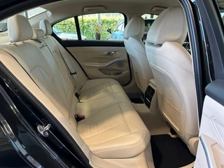 BMW 3 Serie BMW 3 Serie 320i Sport Line 1e eigenaar Leder Navi LED Sportstoel e.Trekhaak - afbeelding nr 4