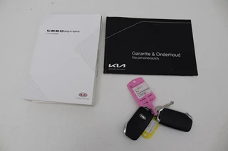 Kia Ceed Kia Ceed 1.6 GDI PHEV DynamicLine |  Stoel & stuurverwarming | Adaptive cruise | Trekhaak | Camera | Half leder | Navigatie | Keyless | Full LED - afbeelding nr 16
