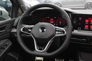 Volkswagen Golf Volkswagen Golf 1.5 eTSI R-Line / Panoramadak / Camera / Harman Kardon / Matrix LED / 18'' / Navigatie / DAB / ACC / Dodehoek / Stuurverwarming / Stoelverwarming - afbeelding nr 17