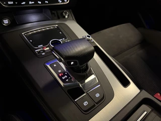 Audi Q5 Audi Q5 55 TFSI e quattro Competition 367PK S-Line PANO/LUCHTVERING/TREKHAAK/360CAMERA/MASSAGE/KEYLESS/MATRIX/VIRTUAL/CARPLAY/SFEER/19