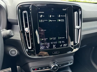 Volvo XC40 Volvo XC40 T4 Plug-In Hybrid R-Design | Trekhaak | Keyless Entry | Park. Camera | Stoelverwarming | Voorruitverwarming | - afbeelding nr 19