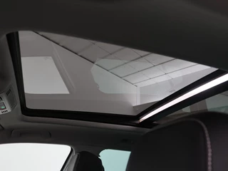 Volkswagen Passat Volkswagen Passat 1.4 TSI PHEV GTE | Panoramadak | Leder |  Stoelverwarming | Trekhaak | Camera | Park Assist | Adaptive cruise | Side Assist | Matrix LED | Carplay | Navigatie - afbeelding nr 6