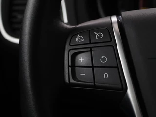 Volvo V40 Volvo V40 2.0 T2 Nordic+ | Stoelverwarming | Trekhaak |  Standkachel | Navigatie | Full LED | Verwarmde voorruit | Bluetooth | Climate control - afbeelding nr 19