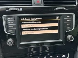 Volkswagen Golf Volkswagen Golf Variant 1.4 TSI R-line 150pk | Navigatiesysteem | Osram LED verlichting | Trekhaak uitklapbaar | Keyless entry | Stoelverwarming | Cruise control | R-stuur | Parkeersensoren voor en achter | Achteruitrijcamera - afbeelding nr 25