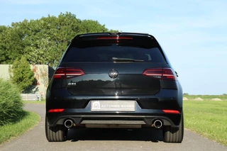 Volkswagen Golf Volkswagen Golf 7.5 GTI DSG / Vol Opties! / 230PK! / DSG / ACC / Pano / Virtual Cockpit / Camera / Navi / 19