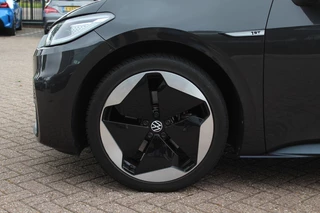 Volkswagen ID.3 Volkswagen ID.3 First Max 58 kWh / Full option! / Panoramadak / Camera / Head-up / Keyless / 20'' / ACC / Dodehoek / Elektr. stoelen / Massage / Navigatie / Stuurverwarming - afbeelding nr 11