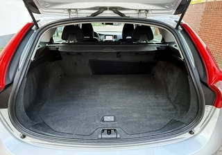 Volvo V60 Volvo V60 2.0 D4 MOMENTUM EURO 6 Dealer onderhouden 181PK - afbeelding nr 19