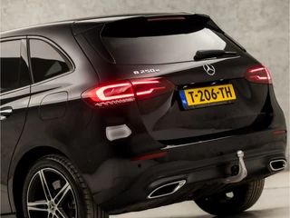 Mercedes-Benz B-Klasse 218Pk Automaat (APPLE CARPLAY, SFEERVERLICHTING, GROOT NAVI, WIDE SCREEN, CAMERA, LEDER, STOELVERWARMING, SPORTSTOELEN, KEYLESS, DAB+, ZWART HEMEL, NIEUWSTAAT) - afbeelding nr 11