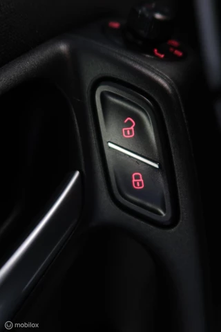 Volkswagen Polo Volkswagen Polo 1.2 TSI R-Line Carplay Navi 90 PK - afbeelding nr 32