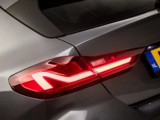 BMW 1 Serie Automaat (PANORAMADAK, M PAKKET, APPLE CARPLAY, GROOT NAVI, STOELVERWARMING, LEDEREN SPORTSTOELEN, CAMERA, GETINT GLAS, M SPORT BESTURING, SFEERVERLICHTING, NIEUWE APK, NIEUWSTAAT) - afbeelding nr 35