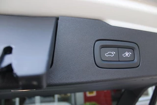 Volvo V60 Volvo V60 2.0 T6 340PK RECHARGE AWD R-DESIGN **NIEUWSTAAT!** | ELEKTRISCH BEDIENBARE VOORSTOELEN MET GEHEUGEN OP BESTUURDERSSTOEL | 18