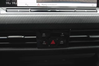 Volkswagen Golf Volkswagen Golf 1.5 eTSI R-Line / Panoramadak / Camera / Harman Kardon / Matrix LED / 18'' / Navigatie / DAB / ACC / Dodehoek / Stuurverwarming / Stoelverwarming - afbeelding nr 26