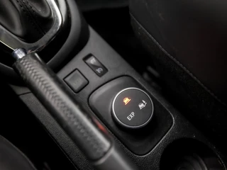 Renault Captur Automaat (NAVIGATIE, CLIMATE, CAMERA, GETINT GLAS, STOELVERWARMING, LEDER, SPORTSTOELEN, PARKEERSENSOREN, CRUISE, NIEUWE APK, NIEUWSTAAT) - afbeelding nr 24