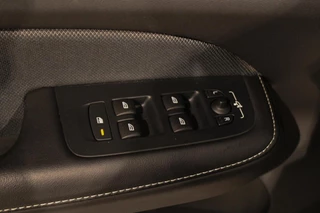 Volvo V60 Volvo V60 2.0 T6 Recharge AWD R-Design HEICO | PANO | B&W - afbeelding nr 35