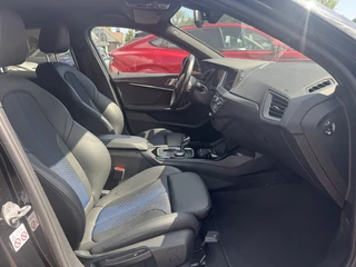 BMW 1 Serie BMW 1 Serie 118i Executive Ed. M Sport / Navigatie / Half leder / 19'' / Sportstoelen / Blackpack / Dakspoiler / Stoelverwarming / Cruise Control / Getint glas - afbeelding nr 12