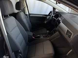 Volkswagen Touran Volkswagen Touran 1.5 TSI 150PK 7P CARPLAY NAVI CAMERA LED ELEK.KLEP VIR.COCKPIT DODE.HOEK DET. STOELVERW KEYLESS 7P 7PERS 10/2024 